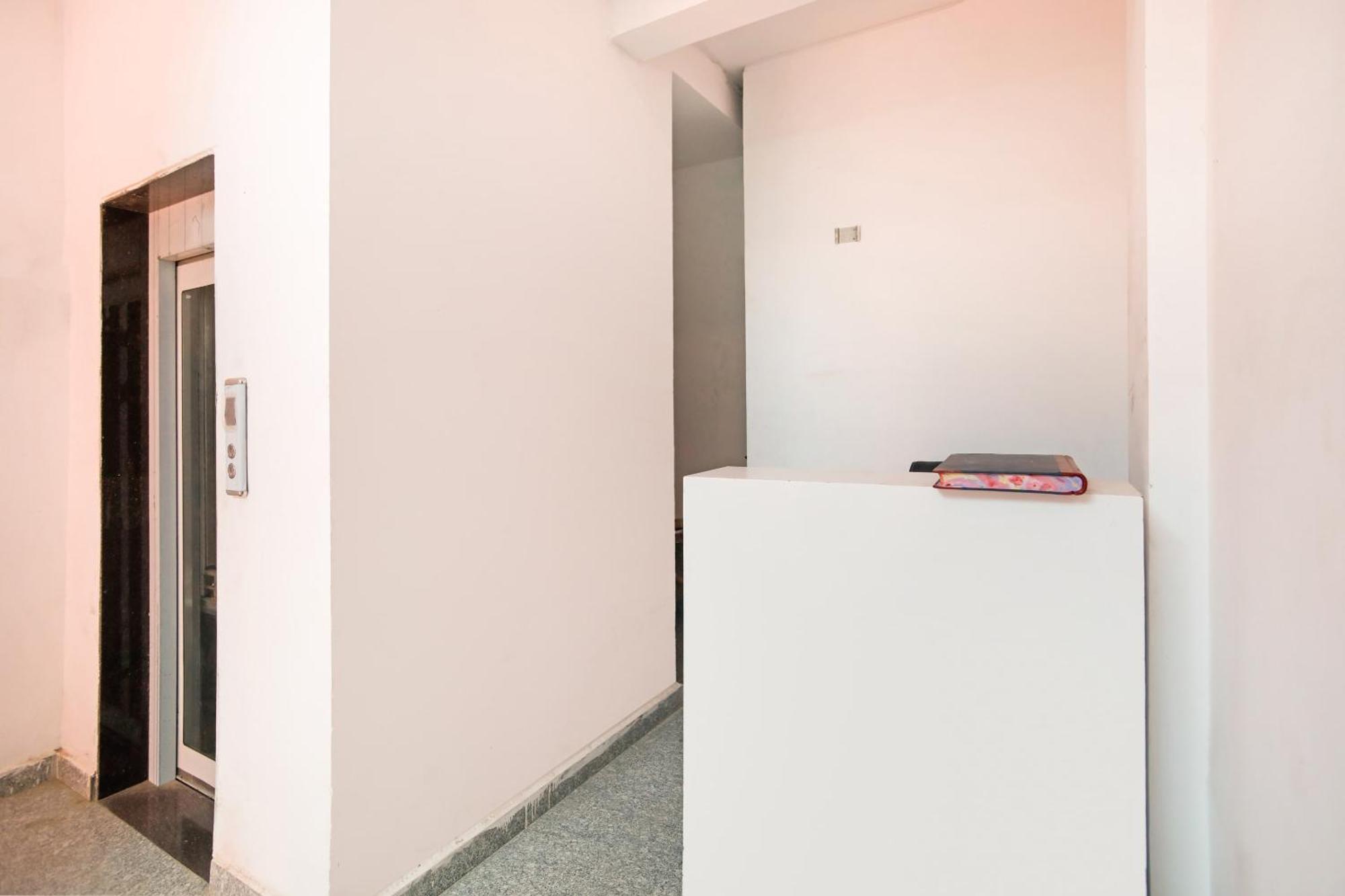 Hotel O Welcome Residency Гургаон Екстериор снимка
